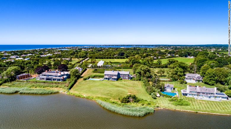 Luxury homes in the Hamptons are selling at some pretty steep discounts
