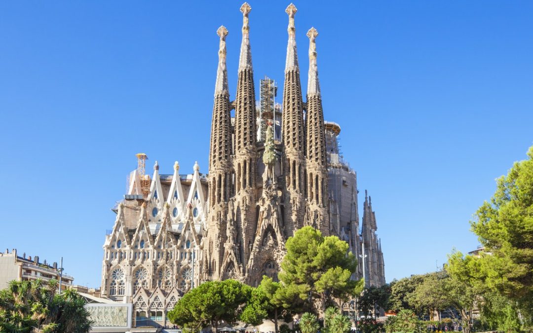 Incomplete La Sagrada Familia Finally Receives Construction Permit 137 Years Later